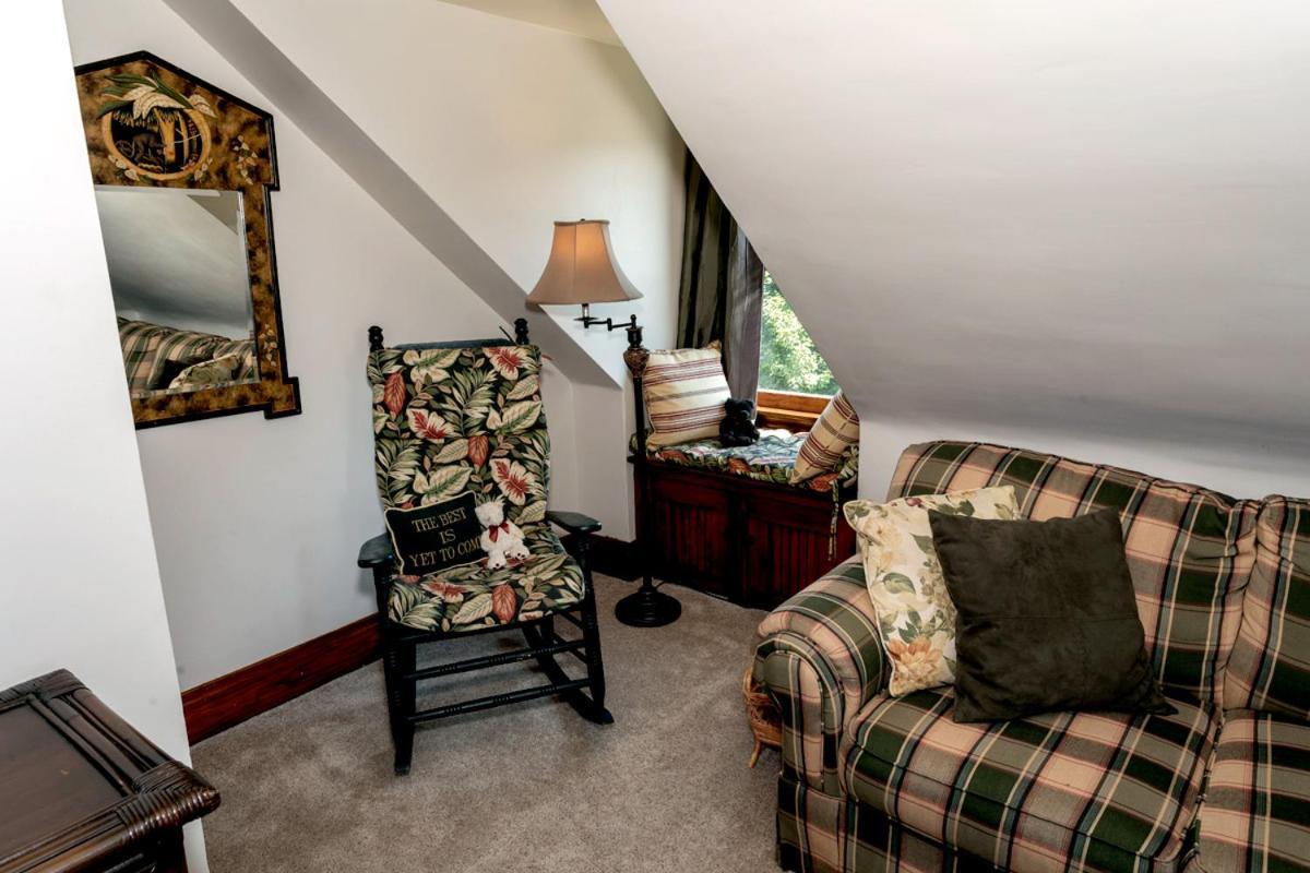South Broadway Manor B&B - Near Fallingwater, Ohiopyle State Park, Hiking & Biking Trails Gap Scottdale Extérieur photo