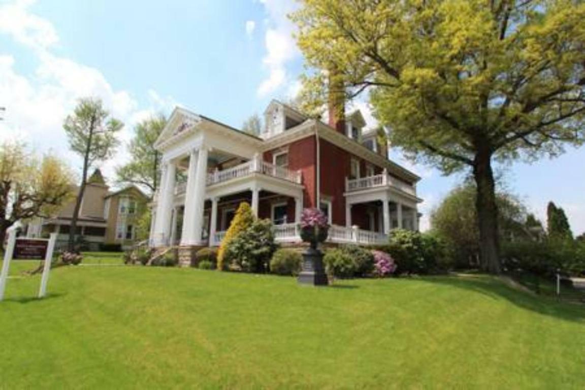South Broadway Manor B&B - Near Fallingwater, Ohiopyle State Park, Hiking & Biking Trails Gap Scottdale Extérieur photo